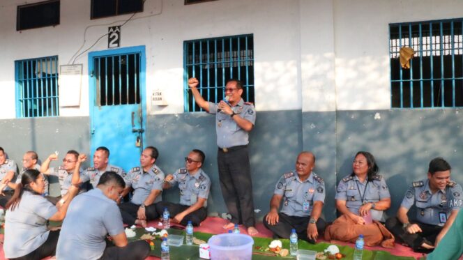 
					Tahun Baru Semangat Baru” Pegawai Dan WBP Lapas Kelas IIA Pematangsiantar Adakan Syukuran Makan Bersama