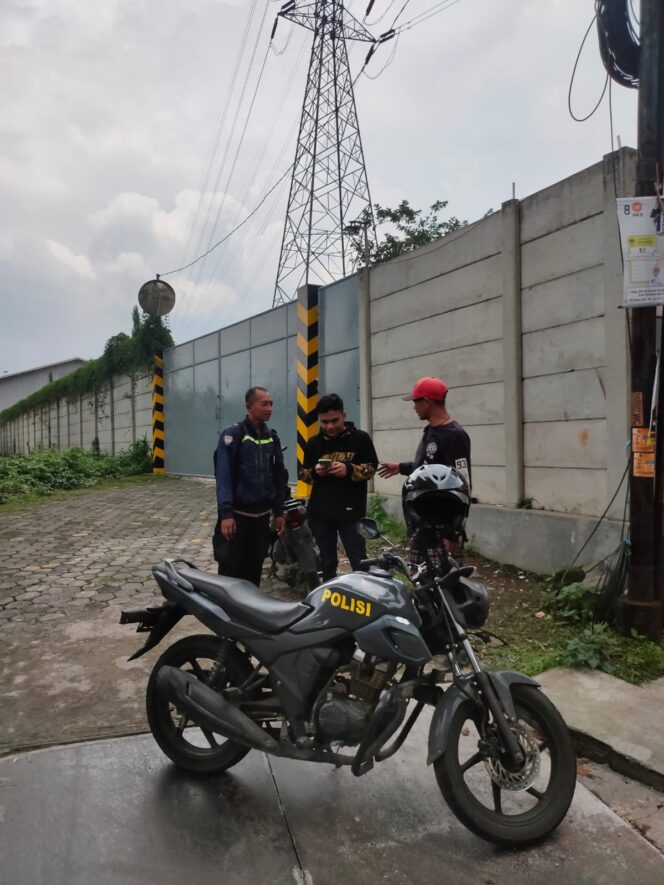
					Bhabinkamtibmas Polsek Bandung Kidul Sapa Warga Dengan Patroli sepeda Motor Di Wilayah Binaan