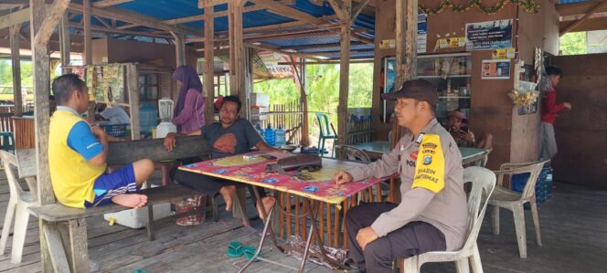 
					Bripka Atprizon Bhabin Kamtibmas Desa Sakarotan Kecamatan Teluk Belengkong Giat Sosialisasi Cooling syestim Pemilu Damai 2024