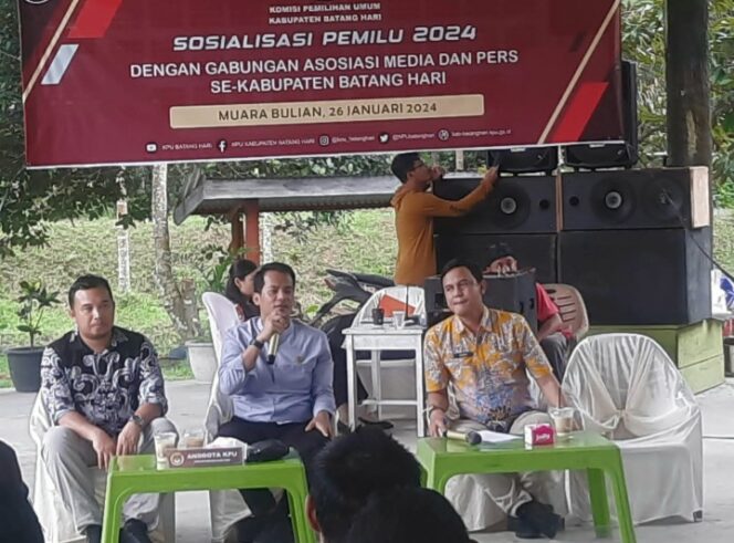 
					KPU Batang Hari Silaturahmi Bersama Insan Pers