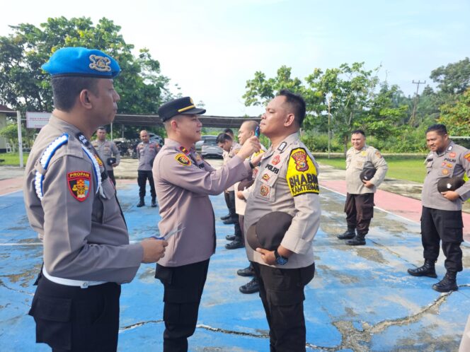 
					Jelang Pemilu Kapolsek Perhentian Raja, Adakan Penegak Transparansi Dan Disiplin Kepada Para Personilnya