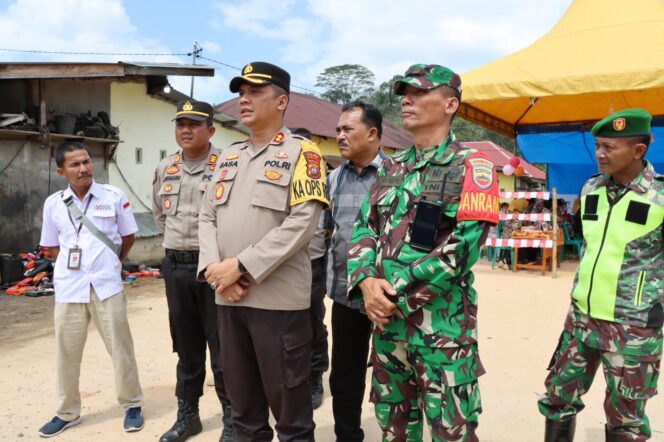 
					Kapolres Tapteng Cek Pengamanan TPS Pemilu 2024, Situasi ; Aman & Kondusif