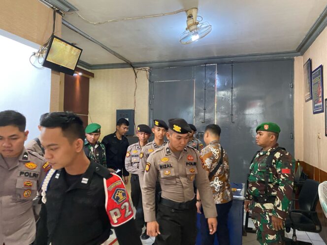 
					TNI-Polri Patroli Pemantaun TPS Khusus 9.01 Rutan Kelas II Barabai