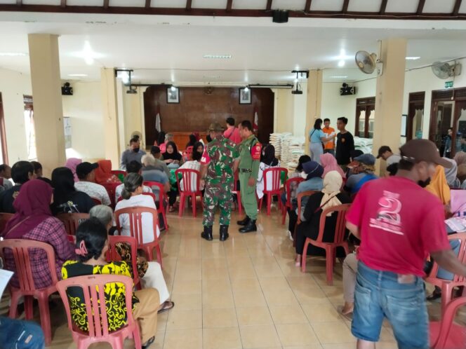 
					Peran Serta Babinsa Joyotakan Bantu Pendistribusian Beras dari Bulog