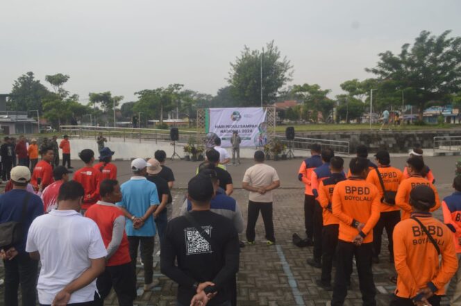 
					Hari Peduli Sampah Nasional Kodim Boyolali Bersihkan Sampah di Pengging