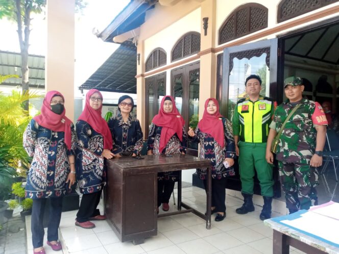 
					Wadah Interaksi Harmonis, Babinsa Danukusuman Komsos Dengan Bidan Desa & Pengurus PKK