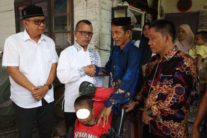 
					Anak Berkebutuhan Khusus Terima Bantuan Kursi Roda Adaptif Dari Dinsos Aceh