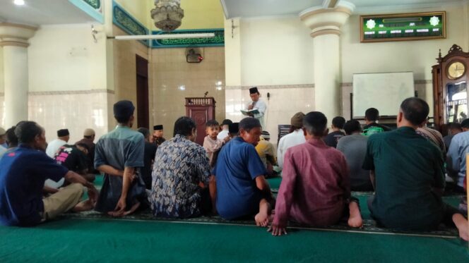 
					Serma Yudhi Widianto, Sholat Dhuhur Berjamaah Jadi Sarana Pendekatan Prajurit Dengan Tokoh Agama