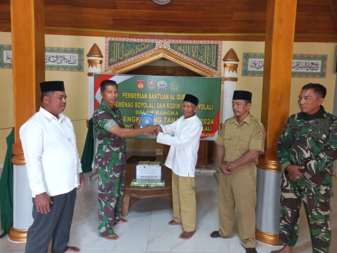 
					Kodim Boyolali Bagikan Al Quran ke Masjid Nurul Huda Wonosegoro