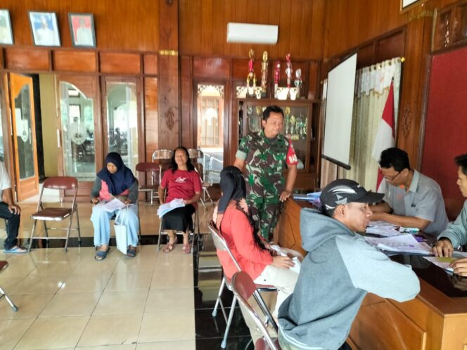 
					Peran Serta Babinsa Jayengan dan Bantu Pendistribusian Bantuan Beras.