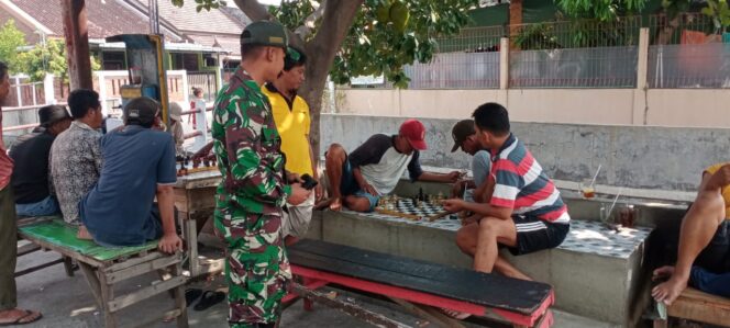 
					Tak Ada Kata Hari Libur, Babinsa Serengan Blusukan Ke Warga Binaan