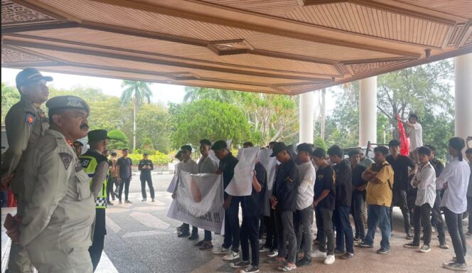 
					IMP SERAMOE MEKKAH MINTA SEKDA ACEH DI COPOT