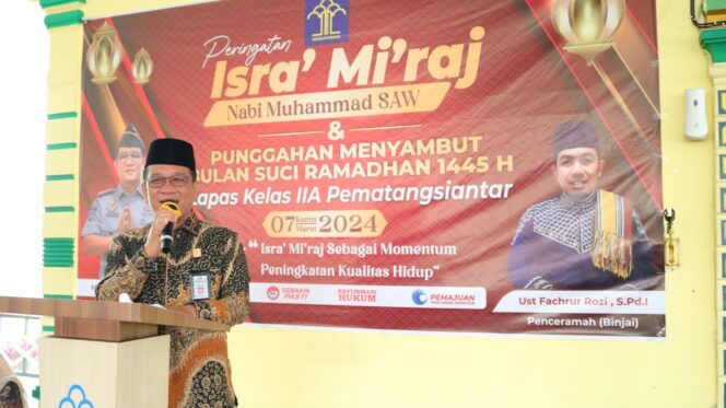 
					Penuh Khusyuk Dan Khidmat, Kalapas Kelas IIA Pematangsiantar Adakan Peringatan Isra Miraj 1445 H. bersama Dengan WBP
