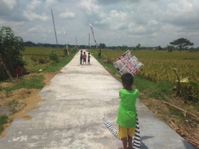 
					Bermain Layang – layang, Cara asyik menikmati jalan baru