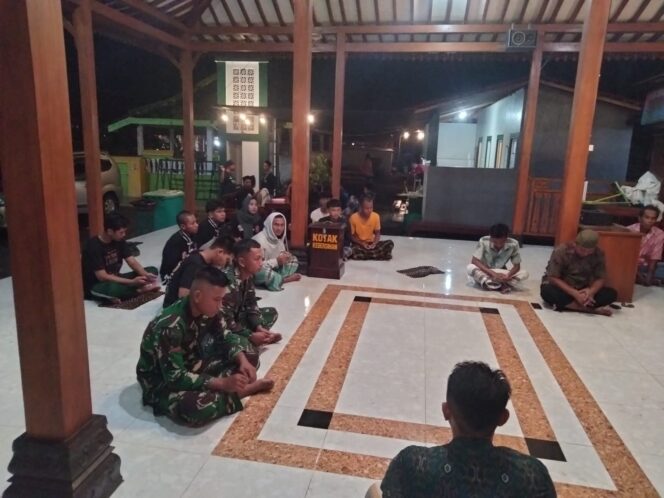 
					Anggota Satgas TMMD Ikut Kendurian Warga Gedongan