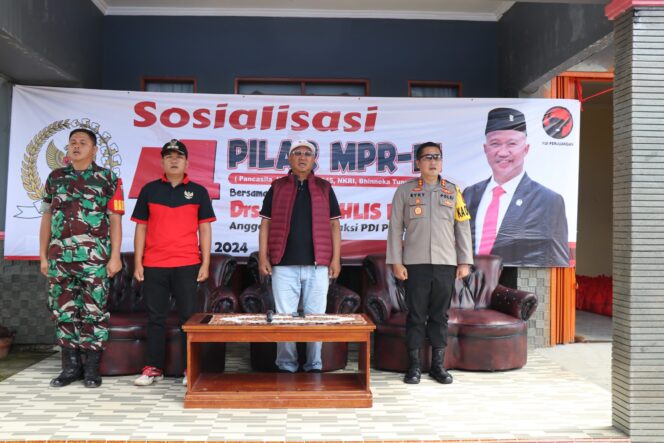 
					Kapolres Lampung Barat sambut kunjungan Anggota DPR RI Mukhlis Basri di Suoh