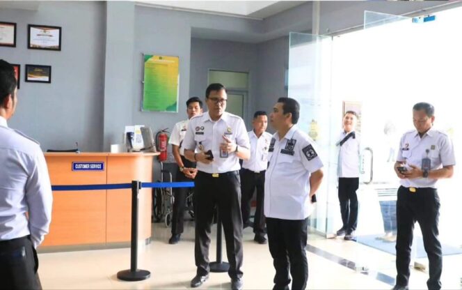 
					Kakanwil Kumham Riau Kunjungi Imigrasi Tembilahan, Tinjau Langsung Layanan Dan Proses Penerbitan Paspor