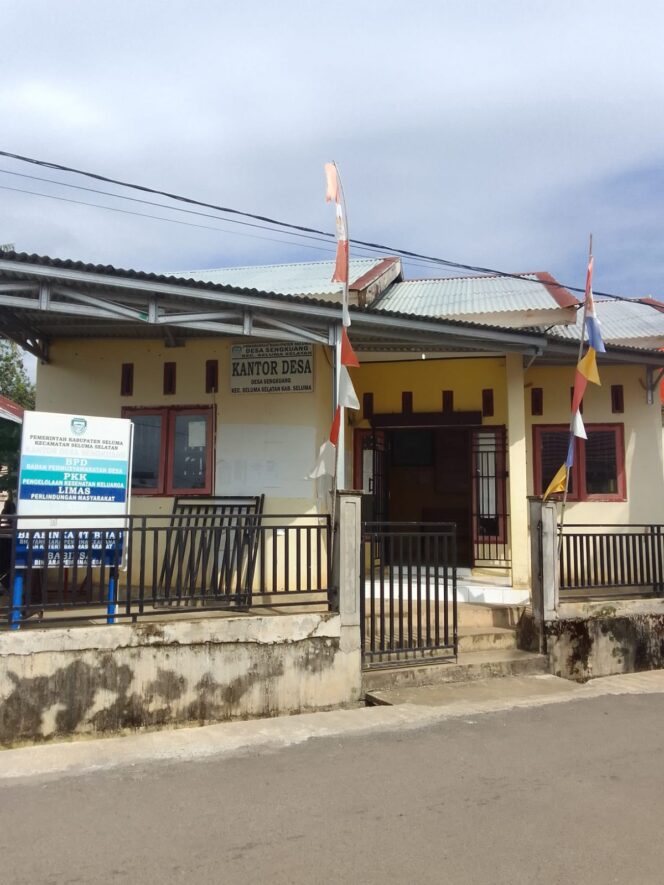 
					Di Desa Sengkuang Diduga Aliran WC Umum Beberapa Titik Ada Yang Diakui Milik Pribadi.