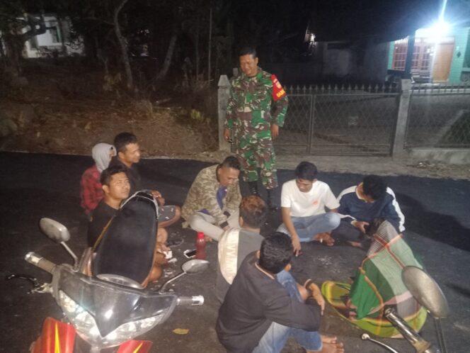 
					Babinsa Karanggede Komsos Dengan Pemuda Cegah Kenakalan Remaja