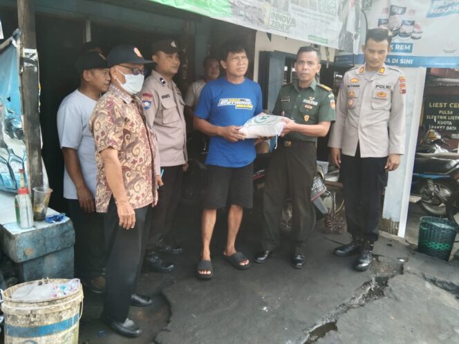 
					Koramil Simo Bagikan Zakat Untuk Warga Kurang Mampu