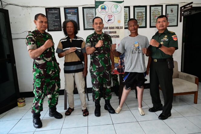 
					Dandim 0726/Sukoharjo Serahkan Bantuan Kaki dan Tangan Palsu dari Yayasan Benih Baik dan We Love Other (WLO)