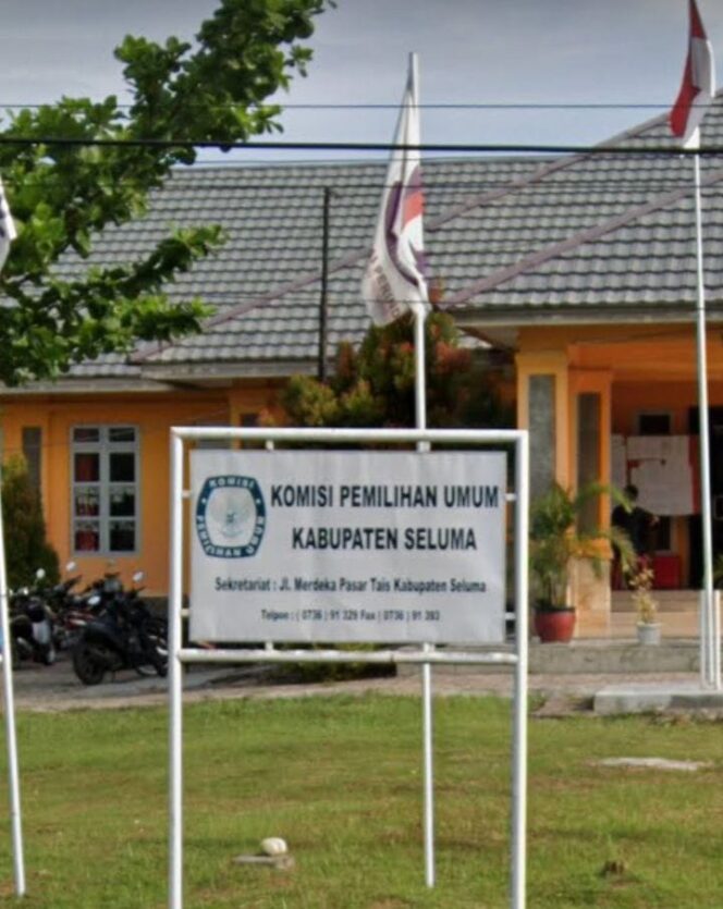 
					KPU Kabupaten Seluma Memberikan Pengumuman Kepada Masyarakat.