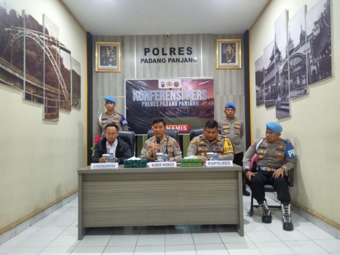 
					Polda Sumbar Komit Tindak Tegas Anggota yang terlibat Narkoba