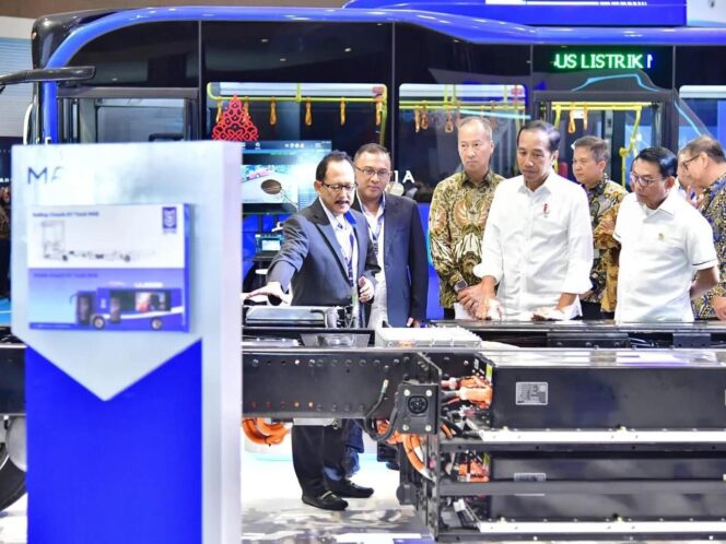 
					Presiden Joko Widodo Hadiri Pameran Kendaraan Listrik Periklindo (Perkumpulan Industri Kendaraan Listrik Indonesia)