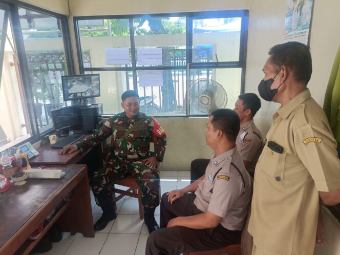 
					Inilah Pesan Babinsa Danukusuman, Sambangi Security SMKN 3 Surakarta
