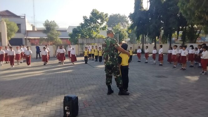 
					Bangkitkan Semangat Belajar, Serma Yudhi Berikan Motivasi kepada Murid SD