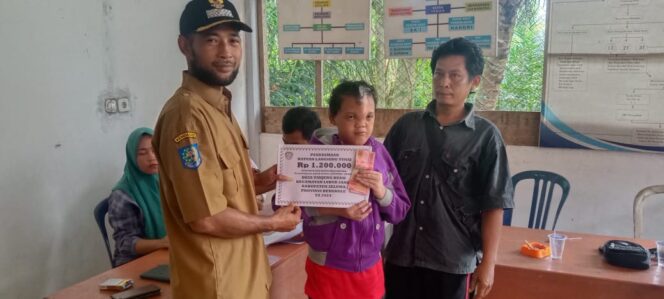 
					Desa Tanjung Kuau Menyalurkan Dana Langsung Tunai Berjalan Aman Dan Kondusif.