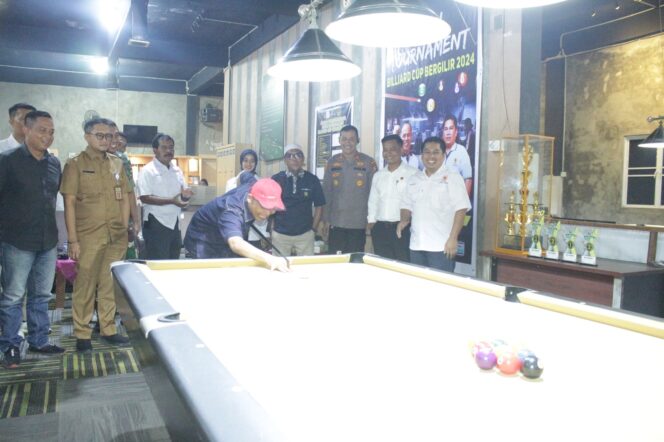 
					110 Peserta Bertanding di Open Turnamen Bilyard Cup Bergilir 2024. Pj Bupati H. Herman Harapkan Bermunculan Atlit Berkompeten