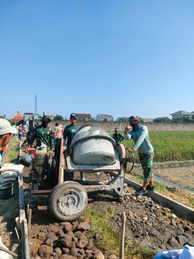 
					Percepat Progress pekerjaan, Mesin Molen setia nemani anggota Satgas TMMD dan warga desa Wirun