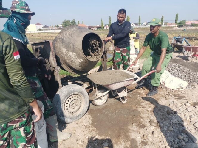 
					Sasaran Fisik Terus dikebut, Perwira Pelaksana TMMD Kapten Inf Kurniawan tetap intensif kontrol kualitas pekerjaan
