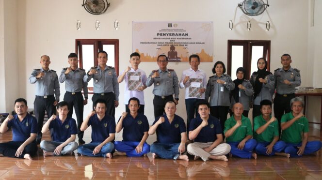 
					Peringati Hari Raya Waisak, 13 WBP Lapas Pematang Siantar Khusus Beragama Buddha Terima Remisi.