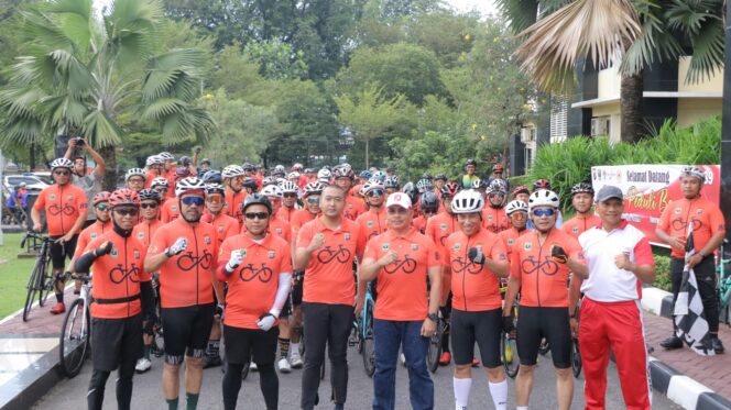 
					Kapolda dan Wagub Sumbar Lepas ‘Gowes Peduli Bencana’