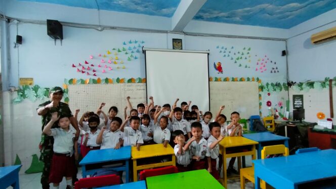 
					Bati Wanwil & Babinsa Kratonan Bentuk Karakter Pelajar Sejak Dini Di SD Kristen Widya Wacana