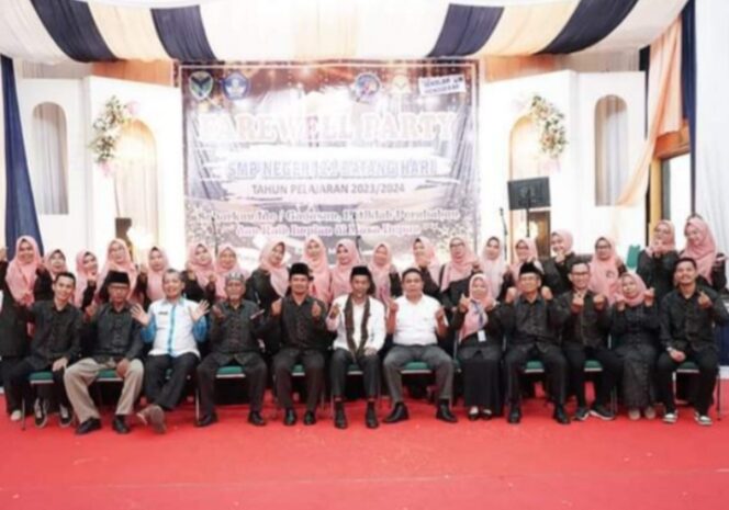 
					Bupati di Wakili Sekda Menghadiri Pelepasan Siswa/Siswi  SMP Negeri 21 Batang Hari