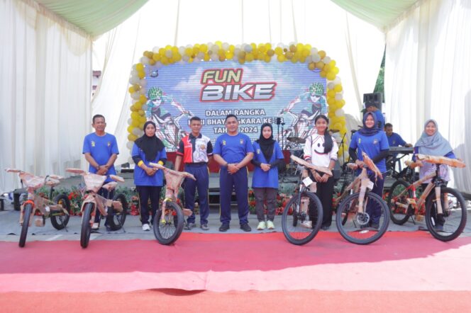 
					Meriahkan Hari Bhayangkara, Polres Inhu Taja Jalan Santai dan Fun Bike