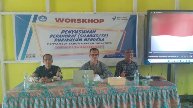 
					SMPN 1 Tanah Merah Mengadakan Worskhop Penyusunan Perangkat Kurikulum Merdeka