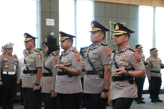 
					Kapolda Sumbar Pimpin Upacara Pelantikan Irwasda dan Sertijab 2 Kapolres di Jajaran Polda Sumbar