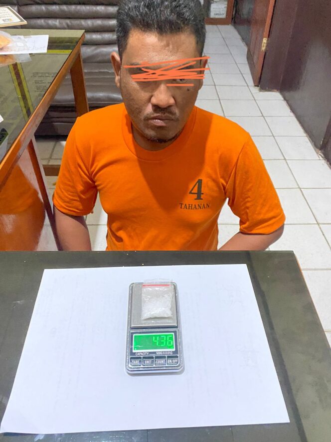 
					Pengedar Sabu di Kuala Enok, Inhil Berusaha Buang BB Saat Diamankan