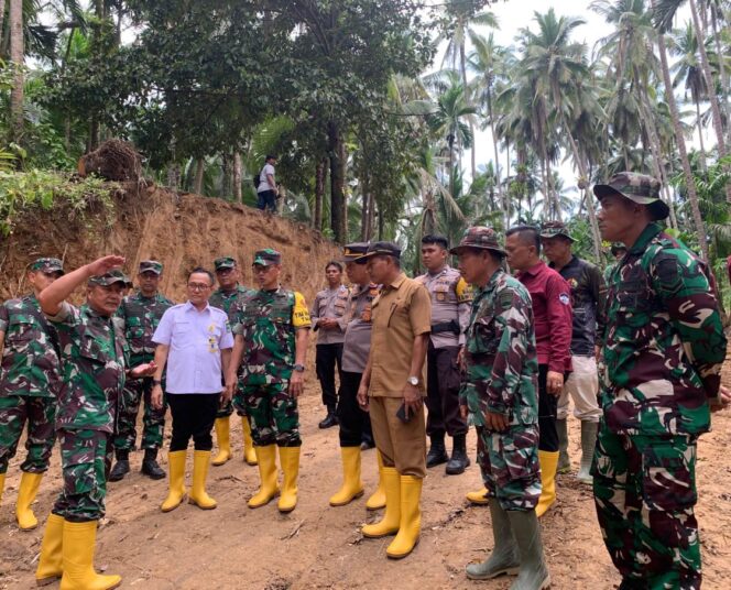 
					Ketua Tim Wasev TMMD 121 Tahun 2024 Brigjen, TNI Bayu Tirtiayanto, Sebut TMMD Di Padang Pariaman Luar Biasa