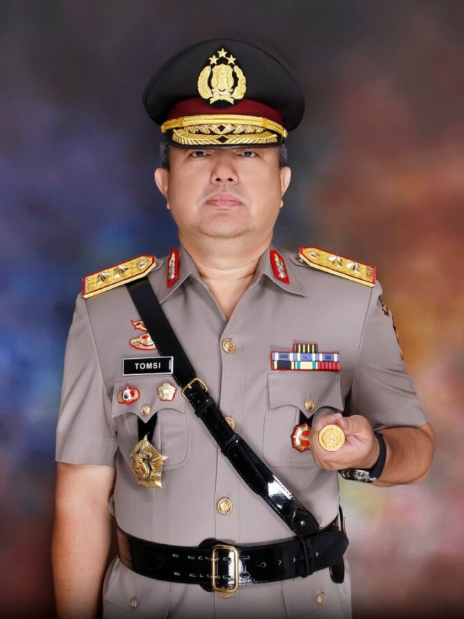 
					3 Pakta Komjen Pol Tomsi Tohir, Plt Sekjen Kemendagri Putra Sulung Alm Kolonel CKU Hm Tohir Ismail Balaw, Pernah Jadi Kapolda di 2 Tempat Berbeda