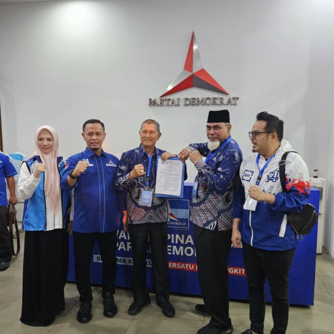 
					DPP Demokrat Serahkan Rekomendasi Pada Pasangan Ustadz Suhaidi dan H. Syamsuddin Uti Maju di Pilkada Inhil