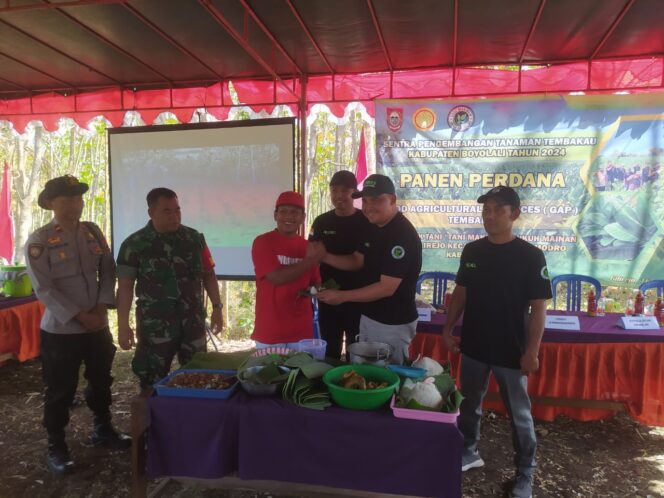 
					Babinsa Wonosegoro Hadiri Tasyakuran Panen Tembakau