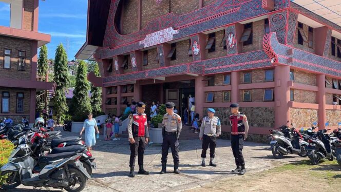 
					Polres Tapanuli Tengah Perketat Pengamanan Gereja untuk Pastikan Ibadah Aman