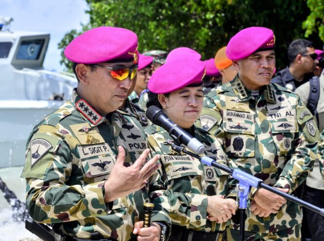 
					Kapolri Hadiri HUT ke-79 TNI AL