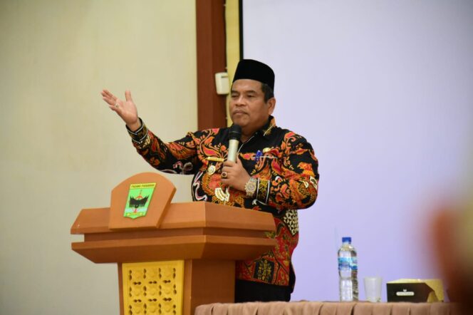 
					Bupati Suhatri Bur Serahkan 8 Unit Mesin Tempel Sebagai Bentuk Penghargaan Dan Perhatian Kepada Nelayan