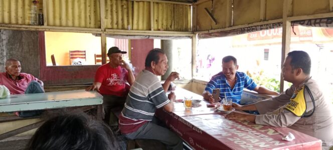 
					Kedekatan Bhabinkamtibmas dengan Warga Permudah Edukasi Jelang Pilkada Serentak